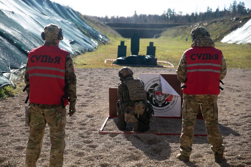 Победителям Чемпионата по армейскому тактико-стрелковому многоборью вручили детектор «Набат»